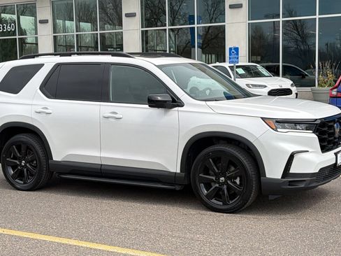 Certified 2025 Honda Pilot Black Edition image 1