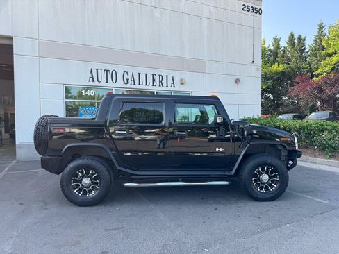 Used 2005 HUMMER H2 SUT w/ Preferred Equipment Group AWD/4WD image 2