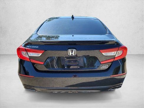 Used 2018 Honda Accord Touring image 6