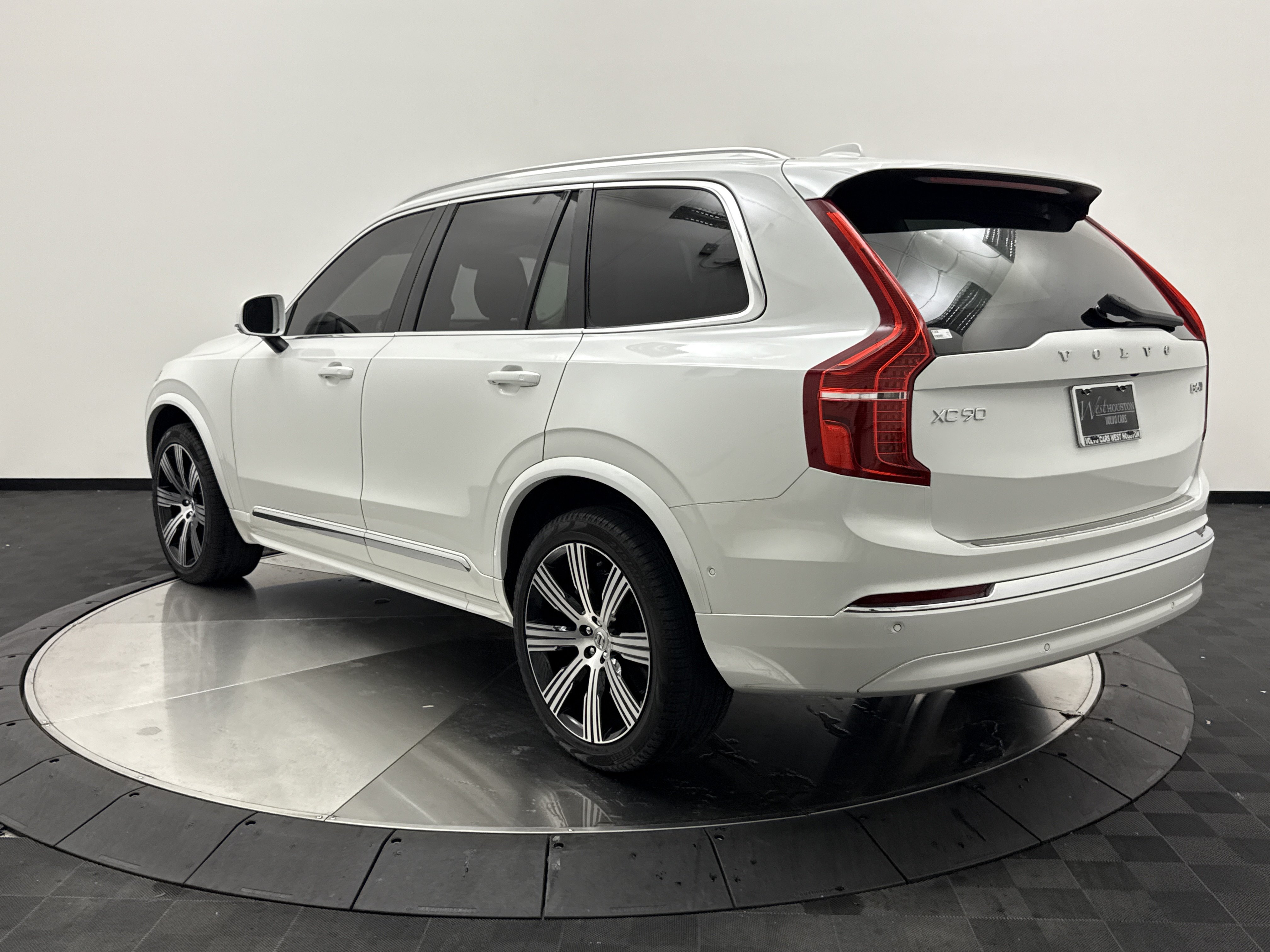 Certified 2024 Volvo XC90 B6 Ultimate w/ Protection Package Premier AWD/4WD image 5
