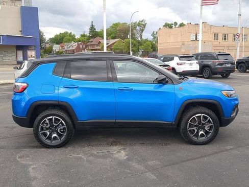 Used 2025 Jeep Compass Trailhawk AWD/4WD image 7