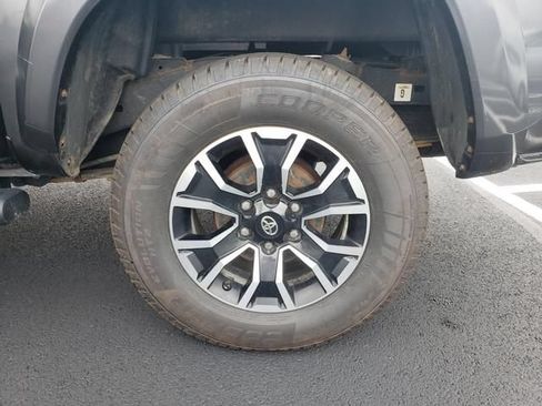Used 2022 Toyota Tacoma TRD Sport AWD/4WD image 27