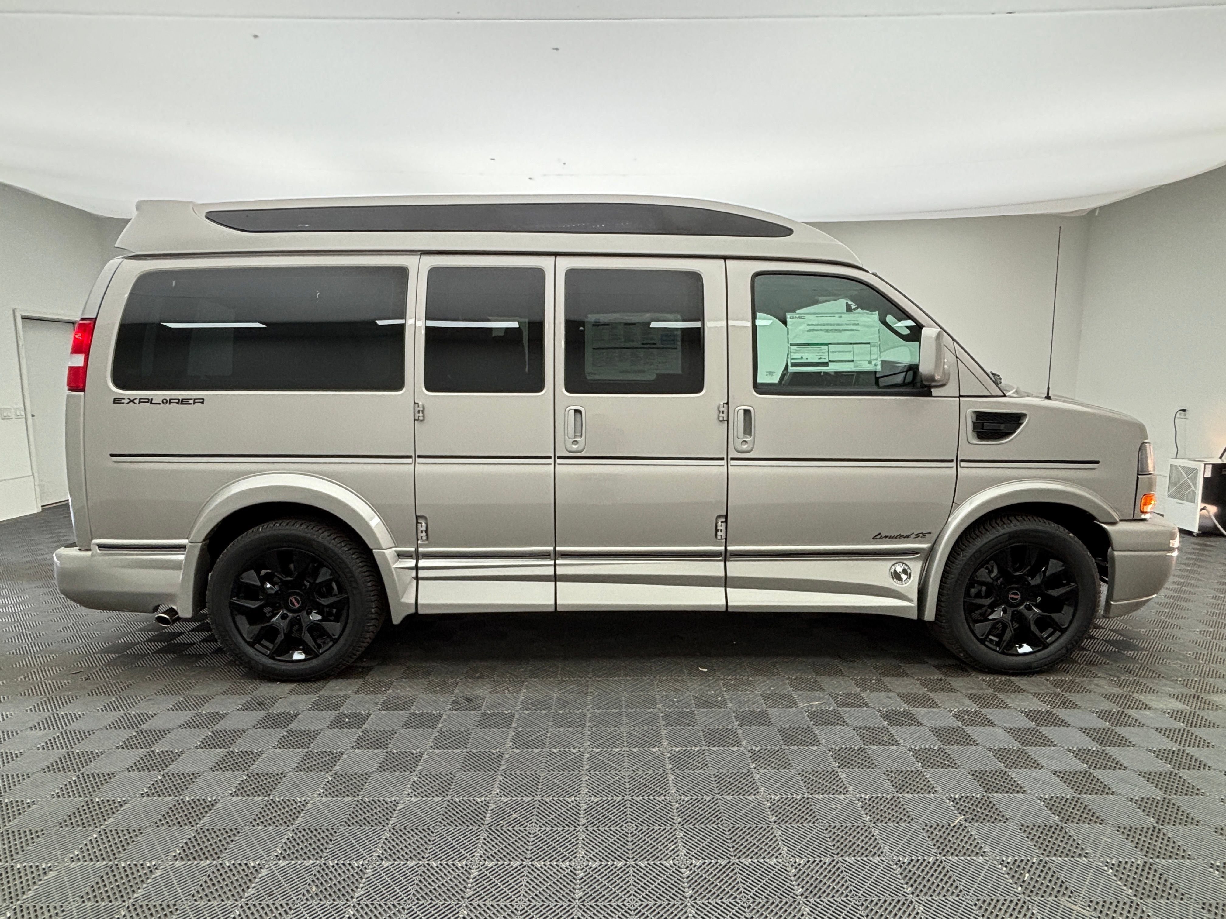 New 2026 GMC Savana 2500 w/ Driver Convenience Package RWD image 6