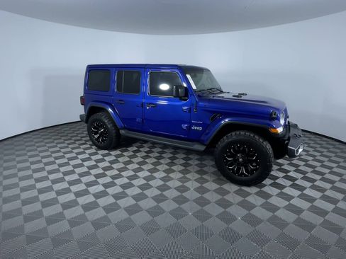 Used 2018 Jeep Wrangler Unlimited Sahara image 2