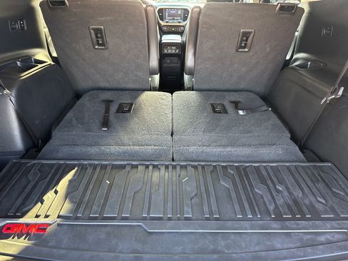 Used 2021 GMC Acadia Denali w/ Denali Technology Package FWD image 10