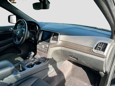 Used 2018 Jeep Grand Cherokee Laredo image 34