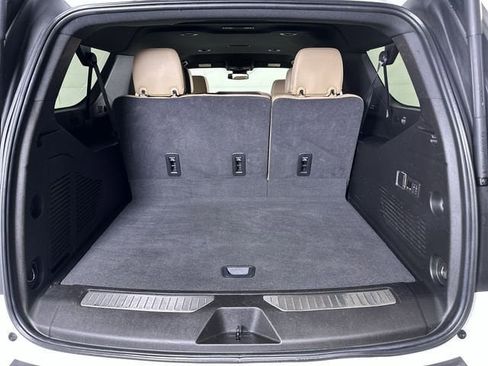 Used 2024 Chevrolet Suburban Premier RWD image 27
