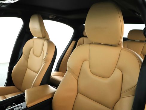 Used 2019 Volvo S60 T6 Inscription image 4