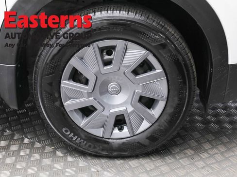 Used 2025 Nissan Kicks S image 31