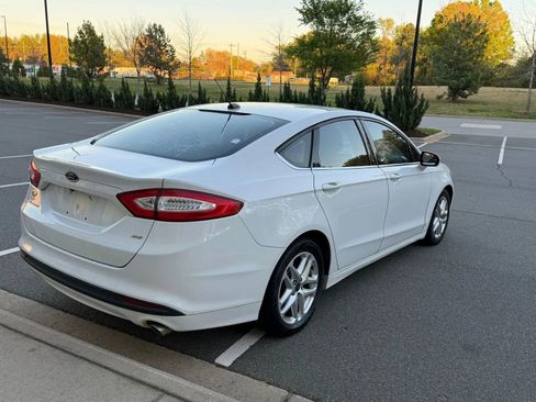 Used 2015 Ford Fusion SE image 5