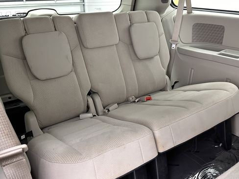 Used 2019 Dodge Grand Caravan SE w/ UConnect Hands-Free Group image 29