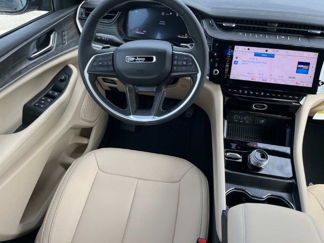 New 2027 Jeep Grand Cherokee Limited AWD/4WD image 14