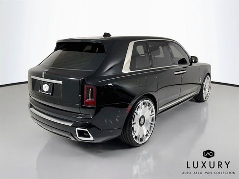 Used 2025 Rolls-Royce Cullinan AWD/4WD image 5