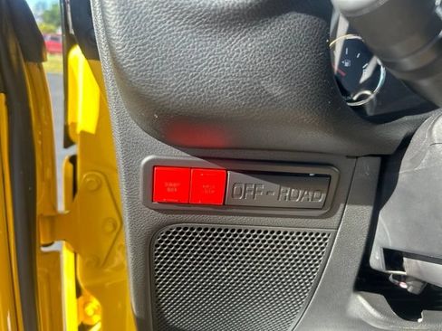 Used 2015 Jeep Wrangler Unlimited Rubicon AWD/4WD image 32