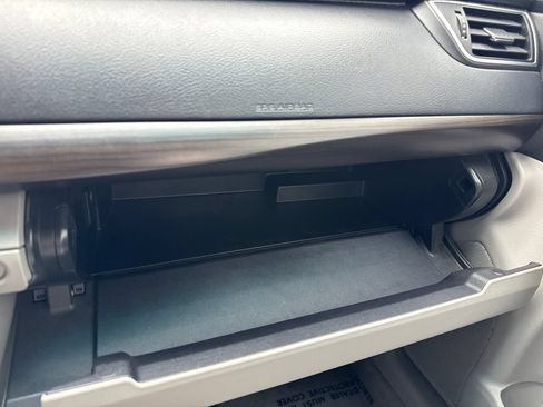 Used 2015 Toyota Camry LE FWD image 29