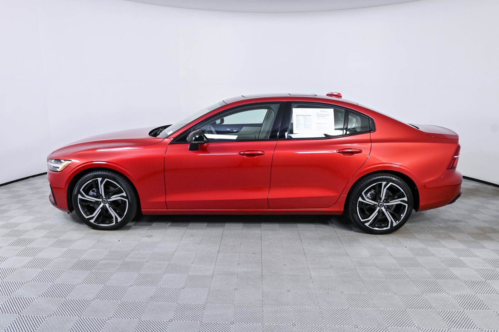 Used 2024 Volvo S60 B5 Core w/ Climate Package FWD image 2