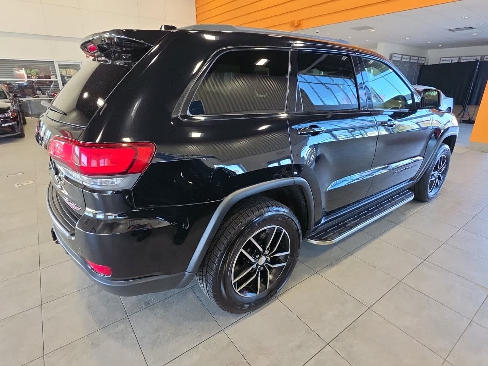 Used 2017 Jeep Grand Cherokee Trailhawk AWD/4WD image 6