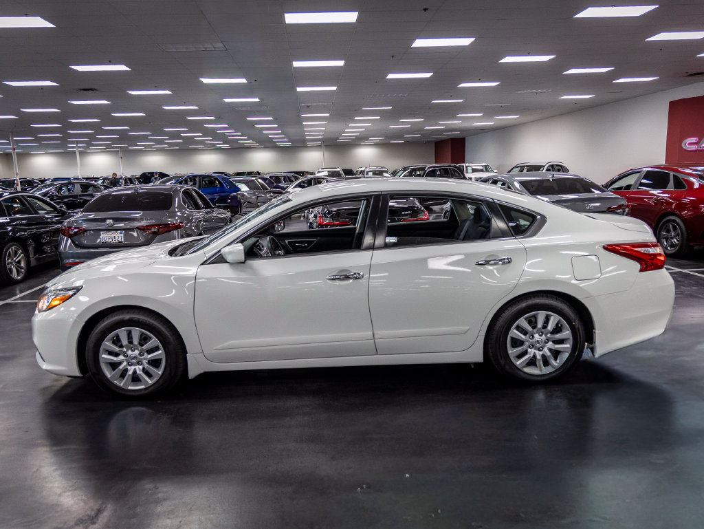 Used 2017 Nissan Altima 2.5 S w/ Power Driver Seat Package FWD image 3