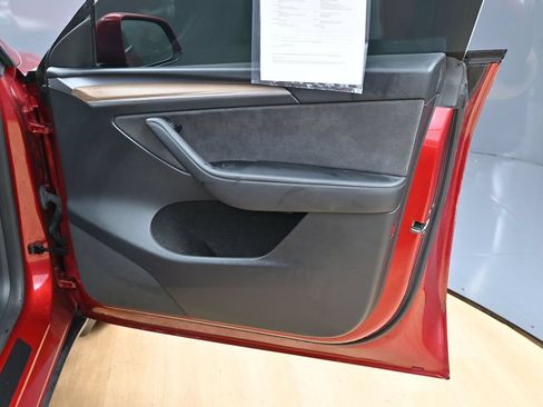 Used 2024 Tesla Model Y Long Range RWD image 38