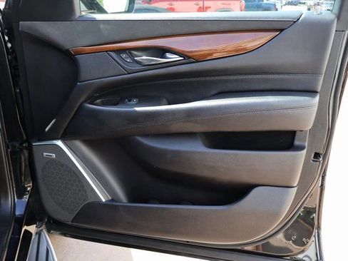 Certified 2019 Cadillac Escalade Luxury RWD image 11