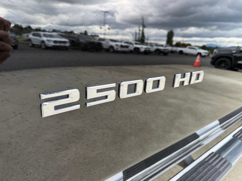 Used 2022 Chevrolet Silverado 2500 High Country w/ Technology Package AWD/4WD image 33