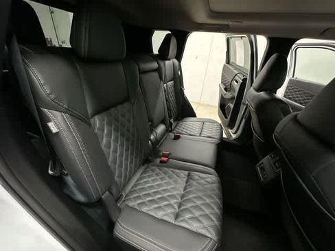 Used 2024 Mitsubishi Outlander SEL AWD/4WD image 26