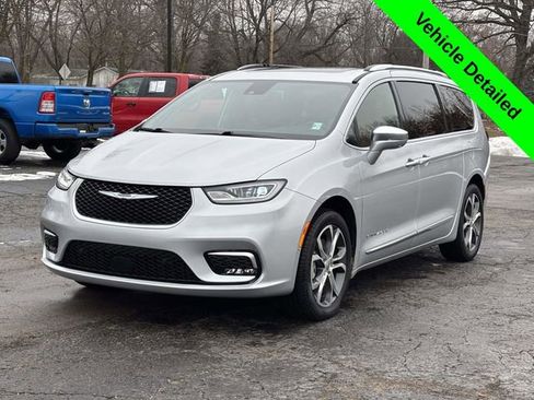 Used 2024 Chrysler Pacifica Pinnacle w/ Trailer Tow Group image 35