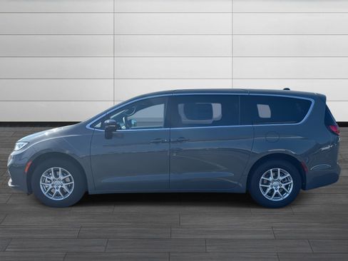 New 2025 Chrysler Pacifica Select FWD image 7