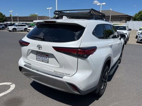 Used 2022 Toyota Highlander Platinum image 5