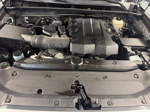 Certified 2020 Toyota 4Runner SR5 Premium AWD/4WD image 9
