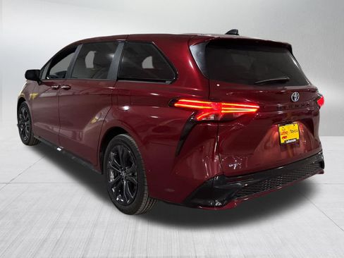 Certified 2025 Toyota Sienna XSE image 4