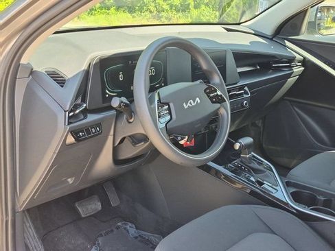Used 2025 Kia Niro LX FWD image 15