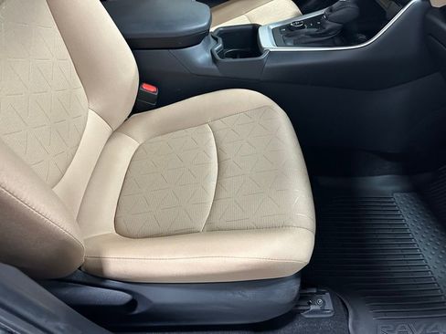 Used 2025 Toyota RAV4 XLE image 60