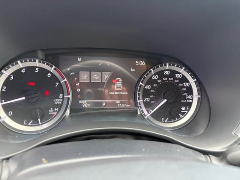 Used 2023 Toyota Highlander XLE FWD image 11