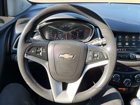 Used 2019 Chevrolet Trax LT w/ LT Convenience Package FWD image 10