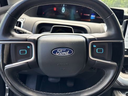 Used 2025 Ford Expedition Max Platinum AWD/4WD image 24