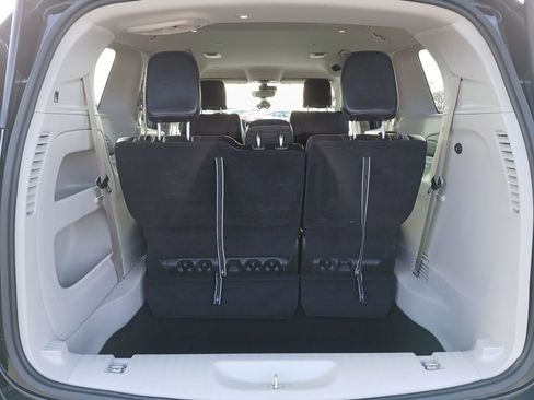 Used 2024 Chrysler Pacifica Touring-L image 27