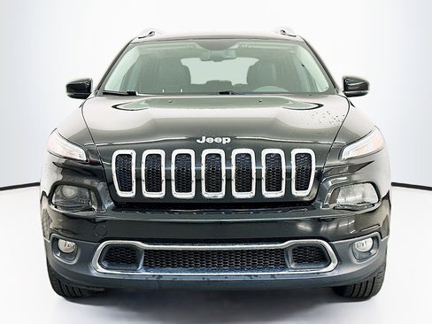 Used 2018 Jeep Cherokee Limited image 2