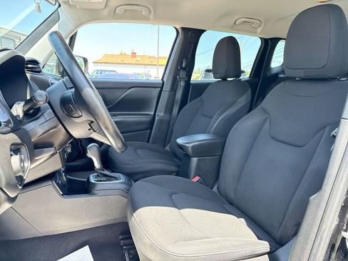Used 2018 Jeep Renegade Altitude AWD/4WD image 11