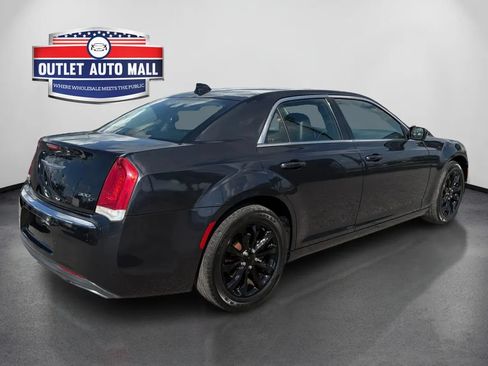 Used 2015 Chrysler 300 Limited w/ Driver Convenience Group AWD/4WD image 3