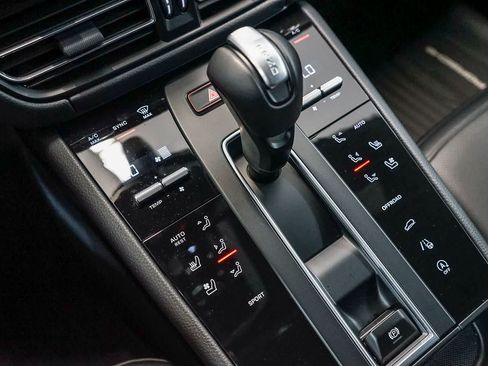 Certified 2026 Porsche Macan AWD/4WD image 25