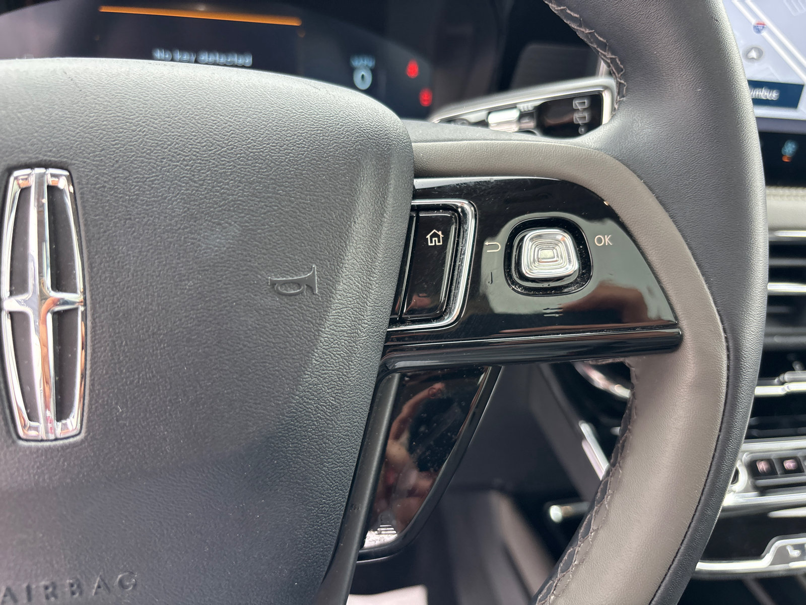 Used 2024 Lincoln Corsair AWD w/ Equipment Group 101A image 18