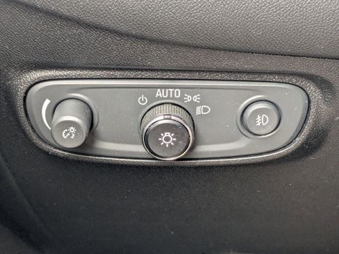 Used 2019 Chevrolet Equinox Premier image 19