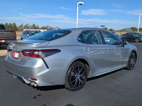 Certified 2024 Toyota Camry SE w/ Convenience Package image 4