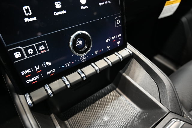New 2027 GMC Terrain Elevation w/ Elevation Premium Package FWD image 17
