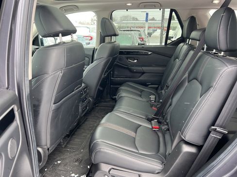 Used 2024 Honda Pilot Touring image 23
