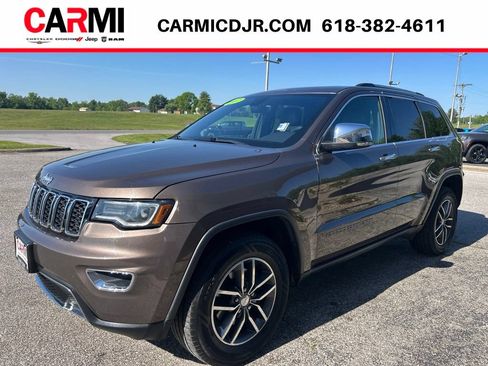 Used 2017 Jeep Grand Cherokee Limited w/ Luxury Group II AWD/4WD image 3