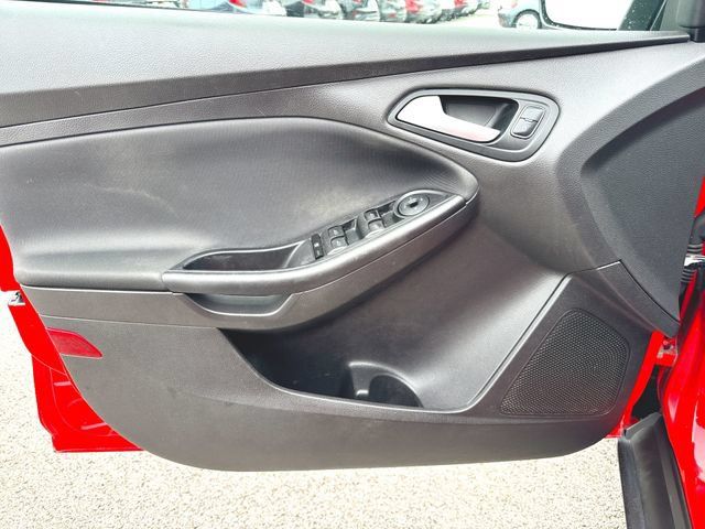 Used 2015 Ford Focus SE FWD image 20