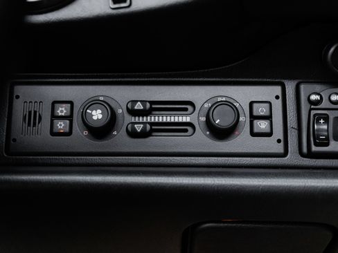 Used 1996 Porsche 911 Carrera 4S AWD/4WD image 25