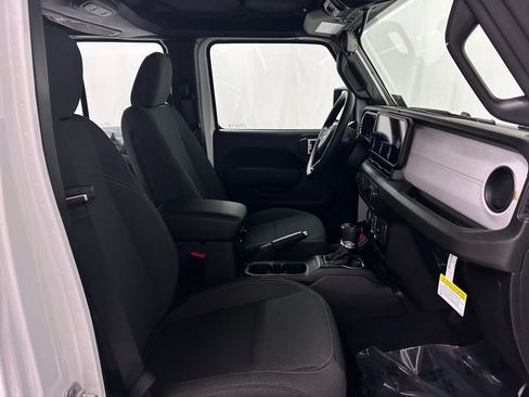 New 2026 Jeep Gladiator Sport AWD/4WD image 17